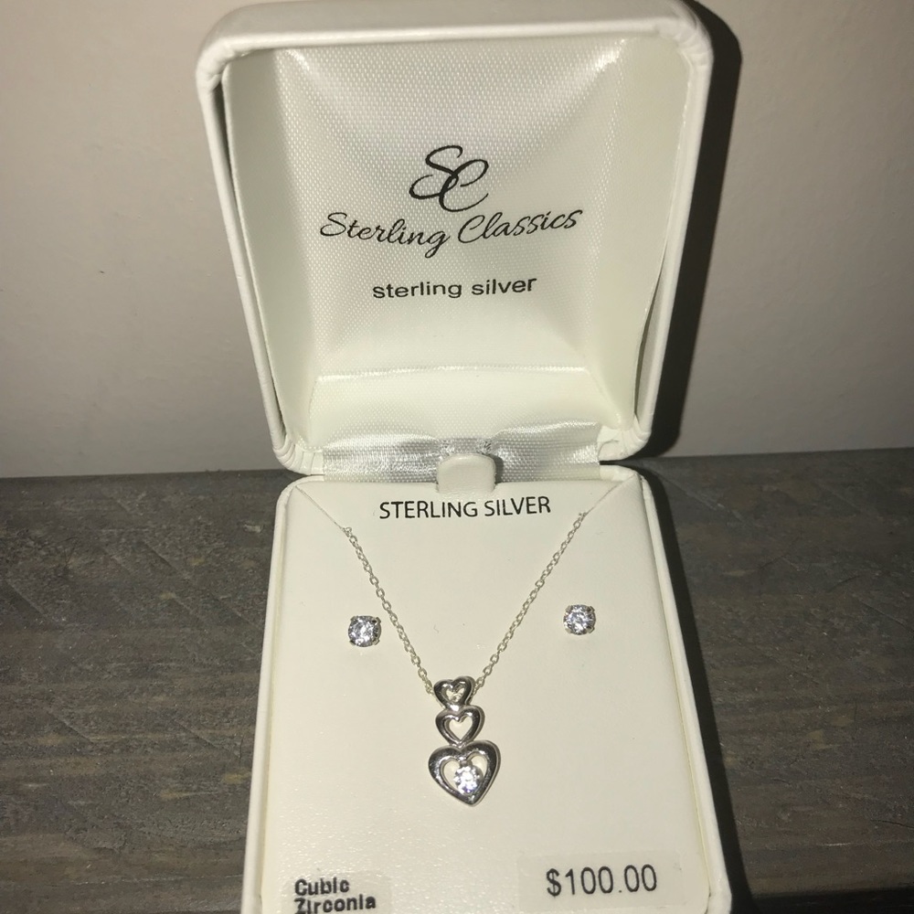Earring and necklace set!